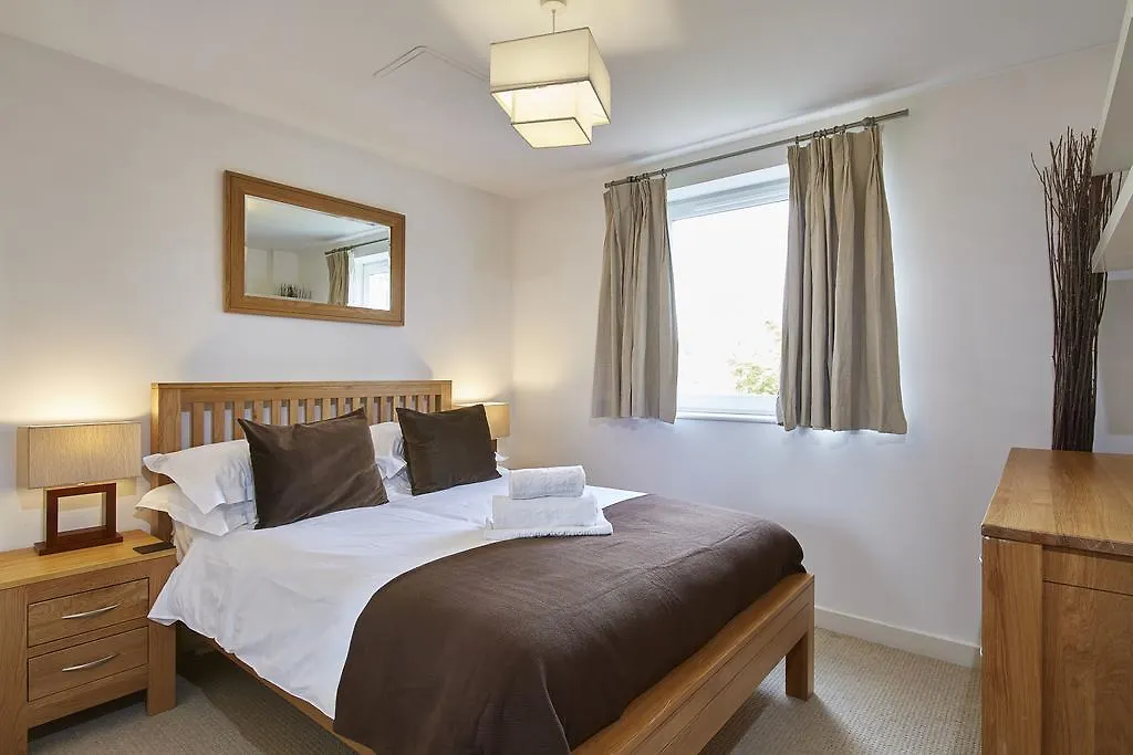 Riverbank Point By Flying Butler Apartment Uxbridge