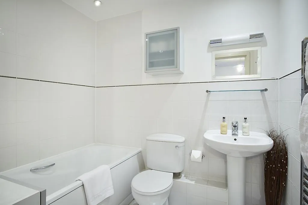Riverbank Point By Flying Butler Apartment Uxbridge